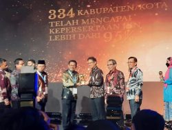 Bupati Butur Kembali Menerima Penghargaaan UHC Award 2023