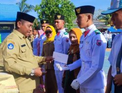 Momentum HUT RI ke-78, Kasek SMAN 1 Kulisusu Beri Penghargaan pada Siswa Berprestasi