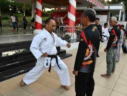 Tanamkan Jiwa kedisiplinan, Pj. Gubernur Sulbar Latih ASN Karate