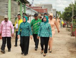 Kunker di Buton, Pj. Ketua TP-PKK Sultra Sambangi Masyarakat Sampuabalo