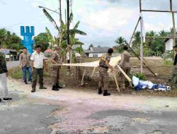 Bersama Bawaslu, Satuan Polisi Pamong Praja Butur Tertibkan APK