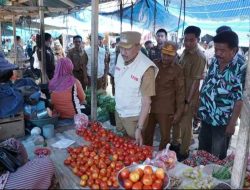 Penjabat Bupati Buton Pantau Harga Barang di Pasar Tradisional 