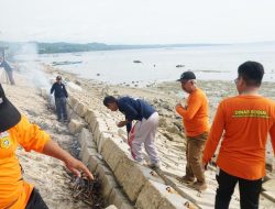 Momentum HKSN Dinsos Buton Laksanakan Bakti Sosial