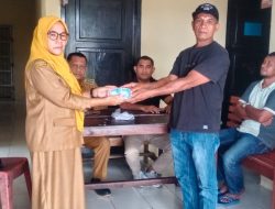 Usai Dilaporkan, Lurah Kamaru Serahkan Donasi Rp30 Juta kepada Korban Kebakaran