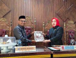 DPRD Buton Utara Serahkan Rekomendasi LKPJ 2025