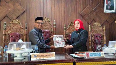 DPRD Buton Utara Serahkan Rekomendasi LKPJ 2025