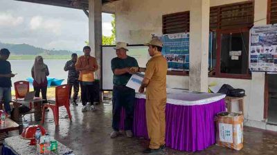 Sinergi Jaga Laut, Kelompok PAAP Barakati Lasalimu Lestari Terima Dua Unit Perahu Pengawasan